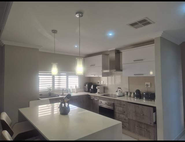 4 BEDROOM TOWNHOUSE FOR SALE IN IZINGA ESTATE